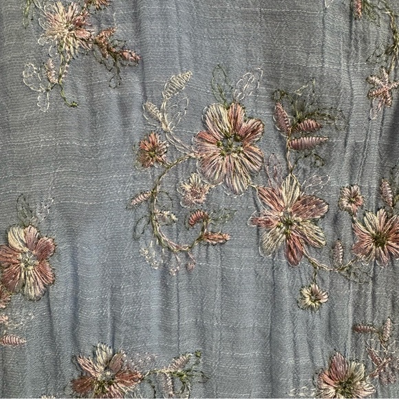 Rose & Everly Embroidered Blue Long Sleeve Button Down Blouse NWT - Picture 4 of 6